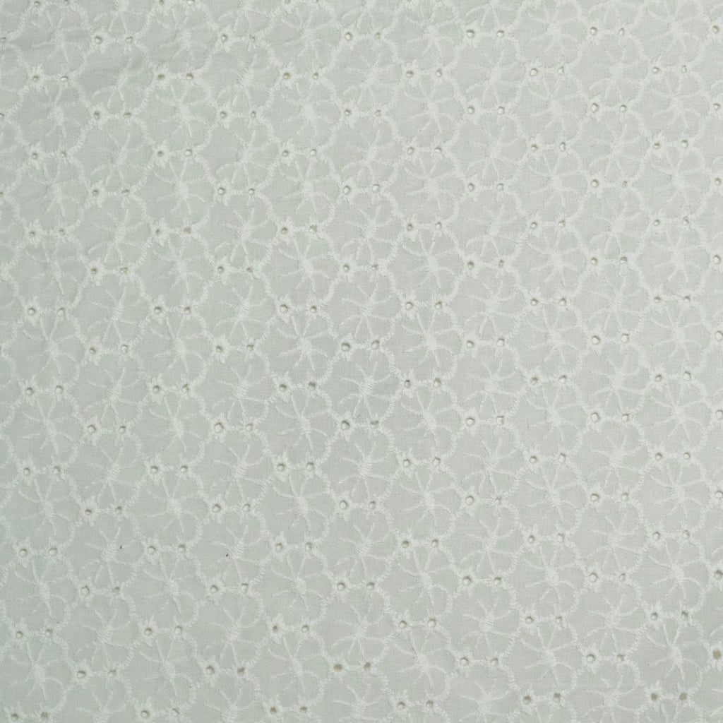 BORDADO INGLÉS CAMPO BLANCO