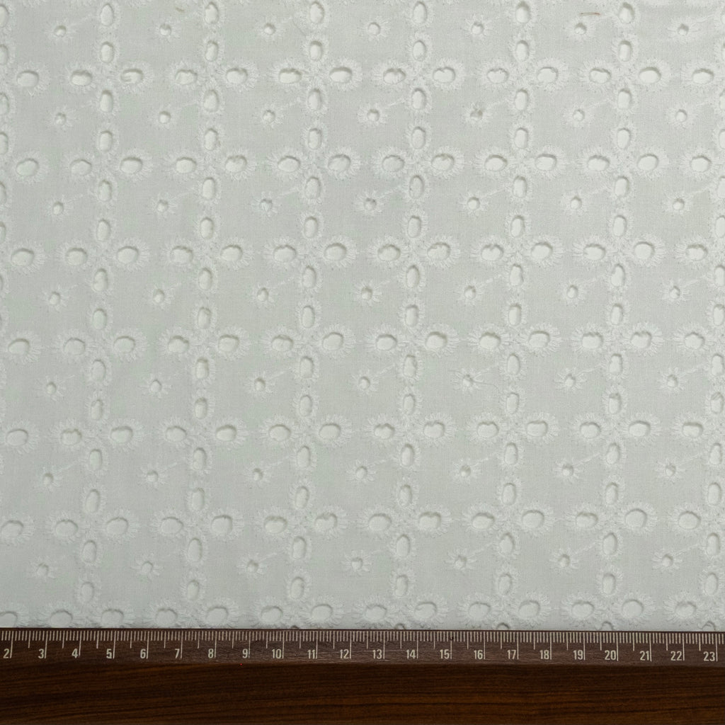 BORDADO INGLÉS TRÉBOL BLANCO NATURAL