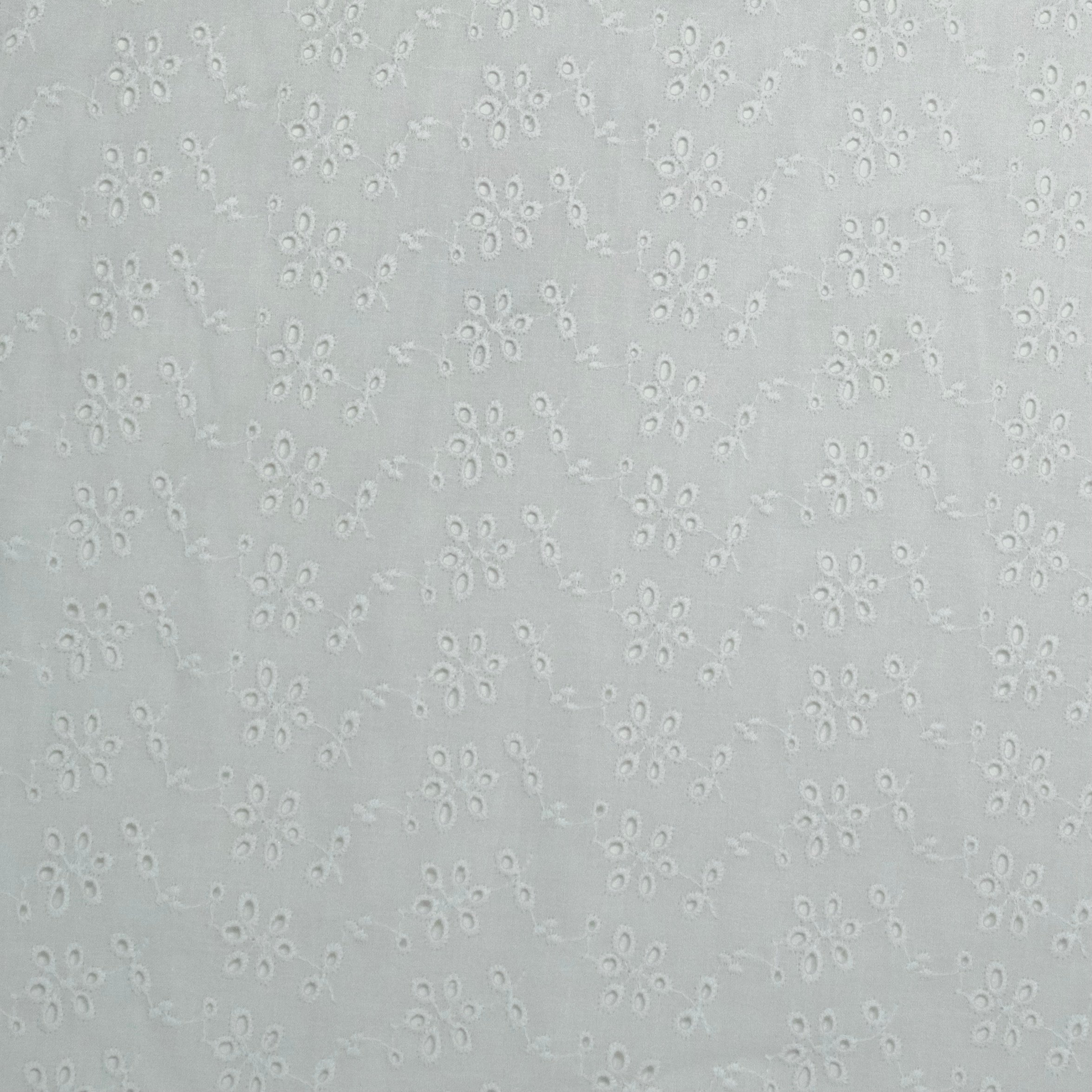 BORDADO INGLÉS FLORES INFINITAS BLANCO ÓPTICO