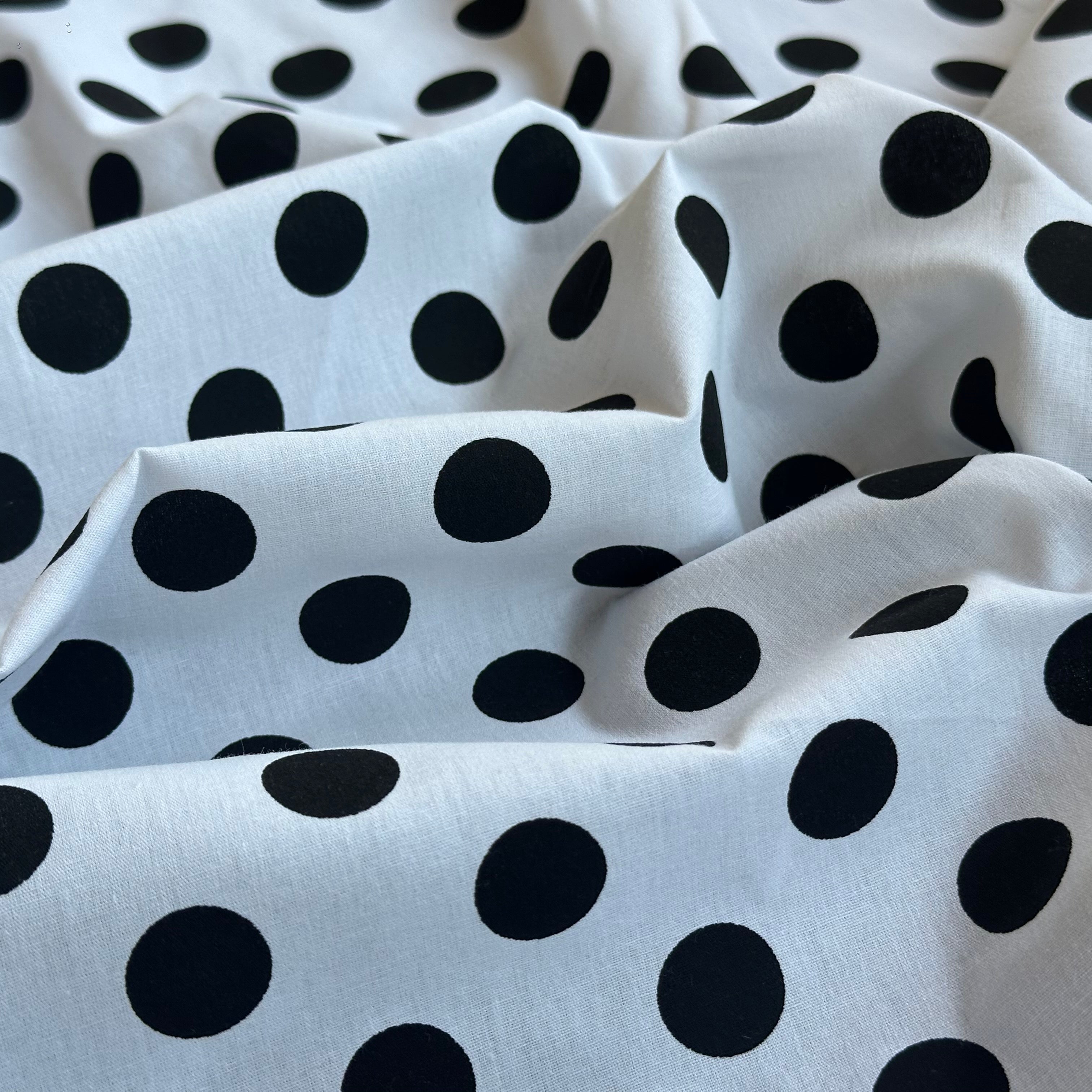 POPELIN ESTAMPADO TOPOS BLANCO Y NEGRO