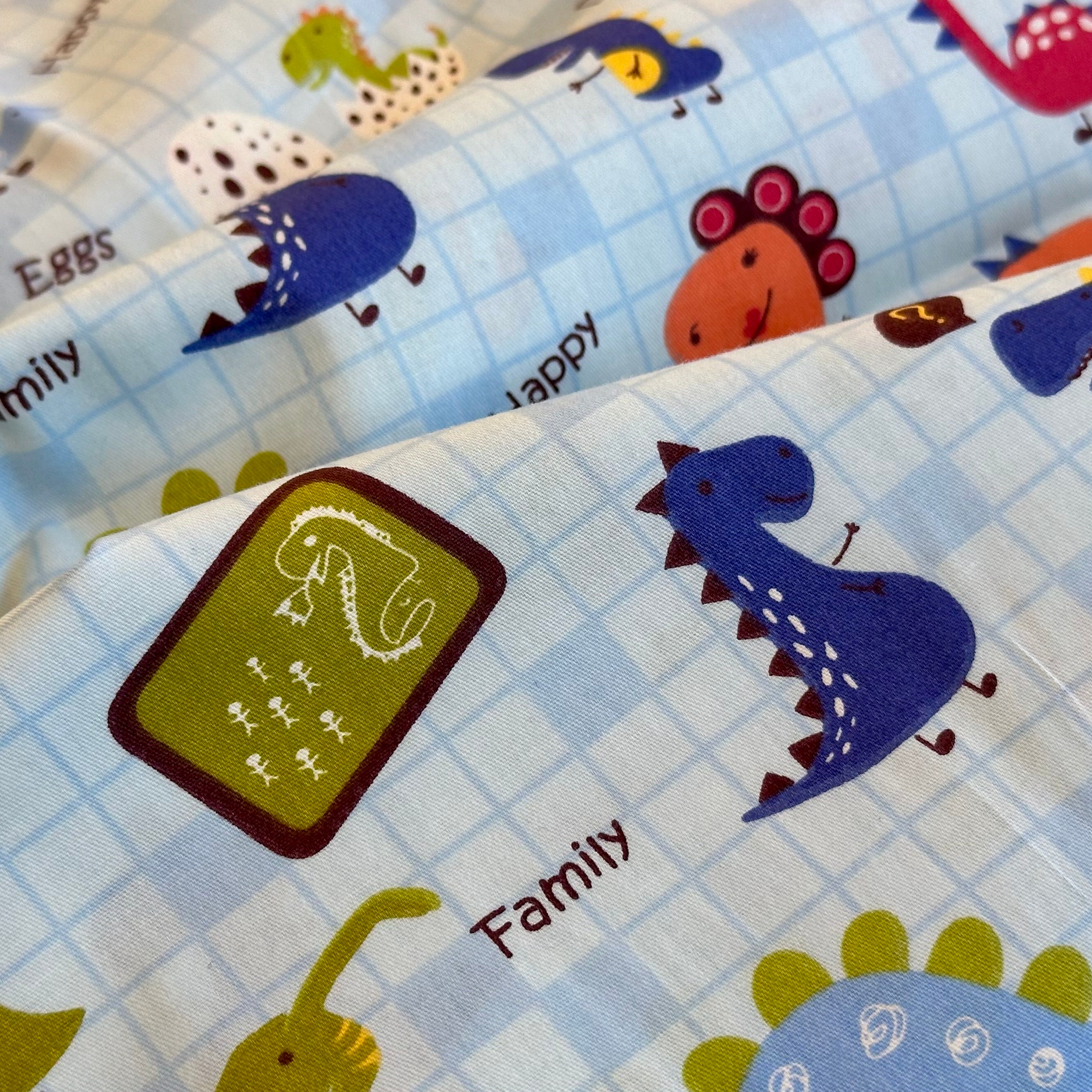 TISSU EN POPLIN IMPRIMÉ NUMÉRIQUEMENT, DINOSAURES ET MÉTIERS POUR ENFANTS, EN BLEU