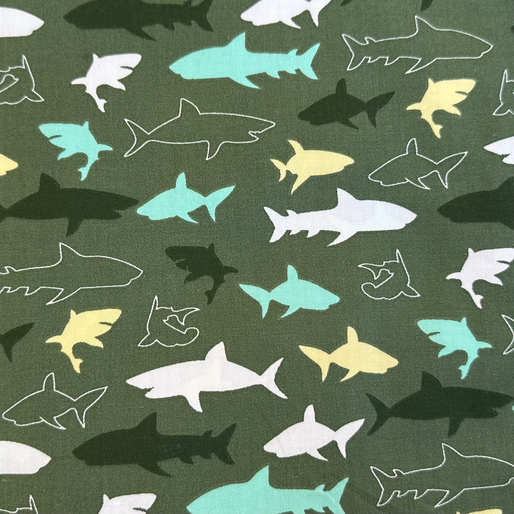 T-shirt enfant en popeline imprimée numériquement, motif requins verts
