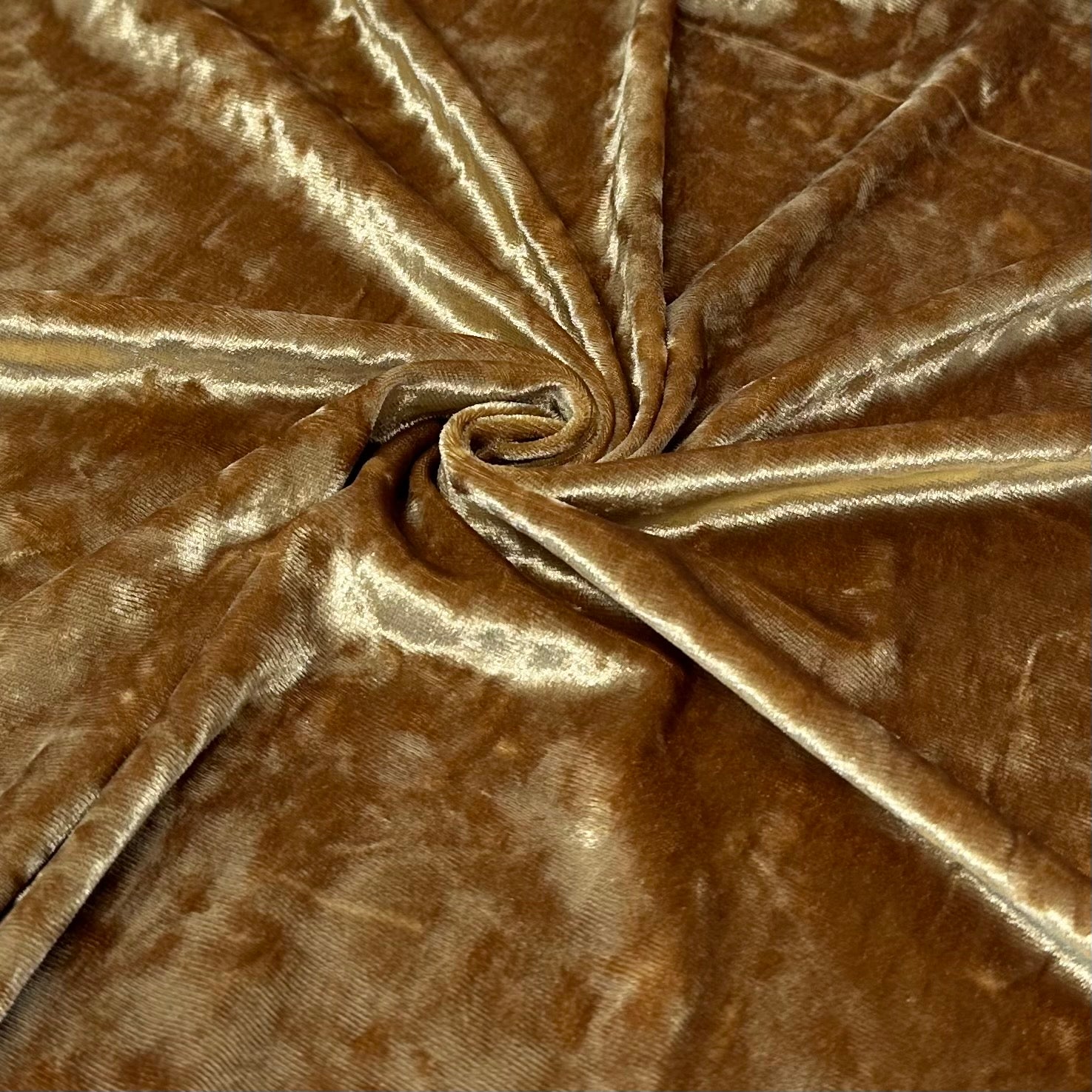 TELA MARTELÉ CON AGUAS DORADO OSCURO