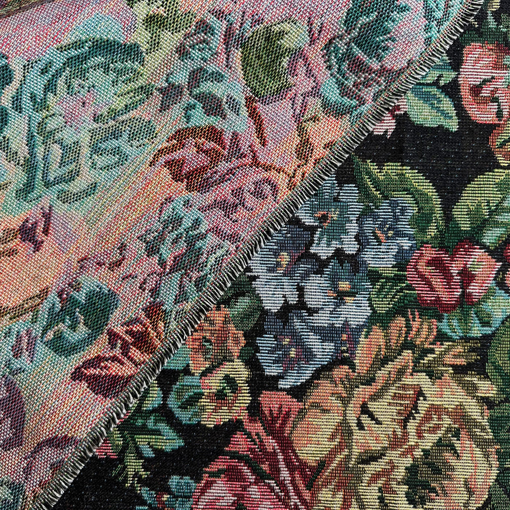 GOBELINO ESTAMPADO FLORES FONDO NEGRO