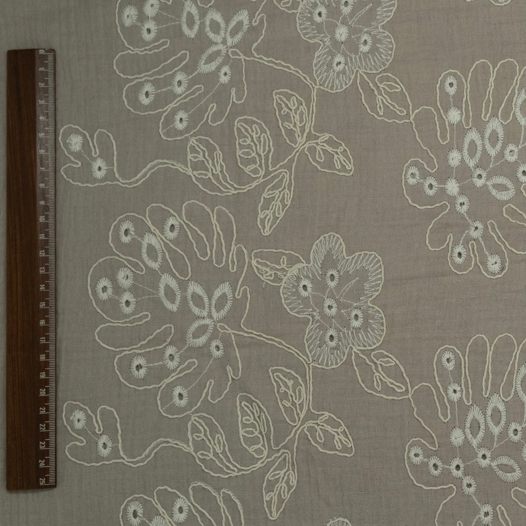 BORDADO MUSELINA ALGODÓN BEIGE FLORAL