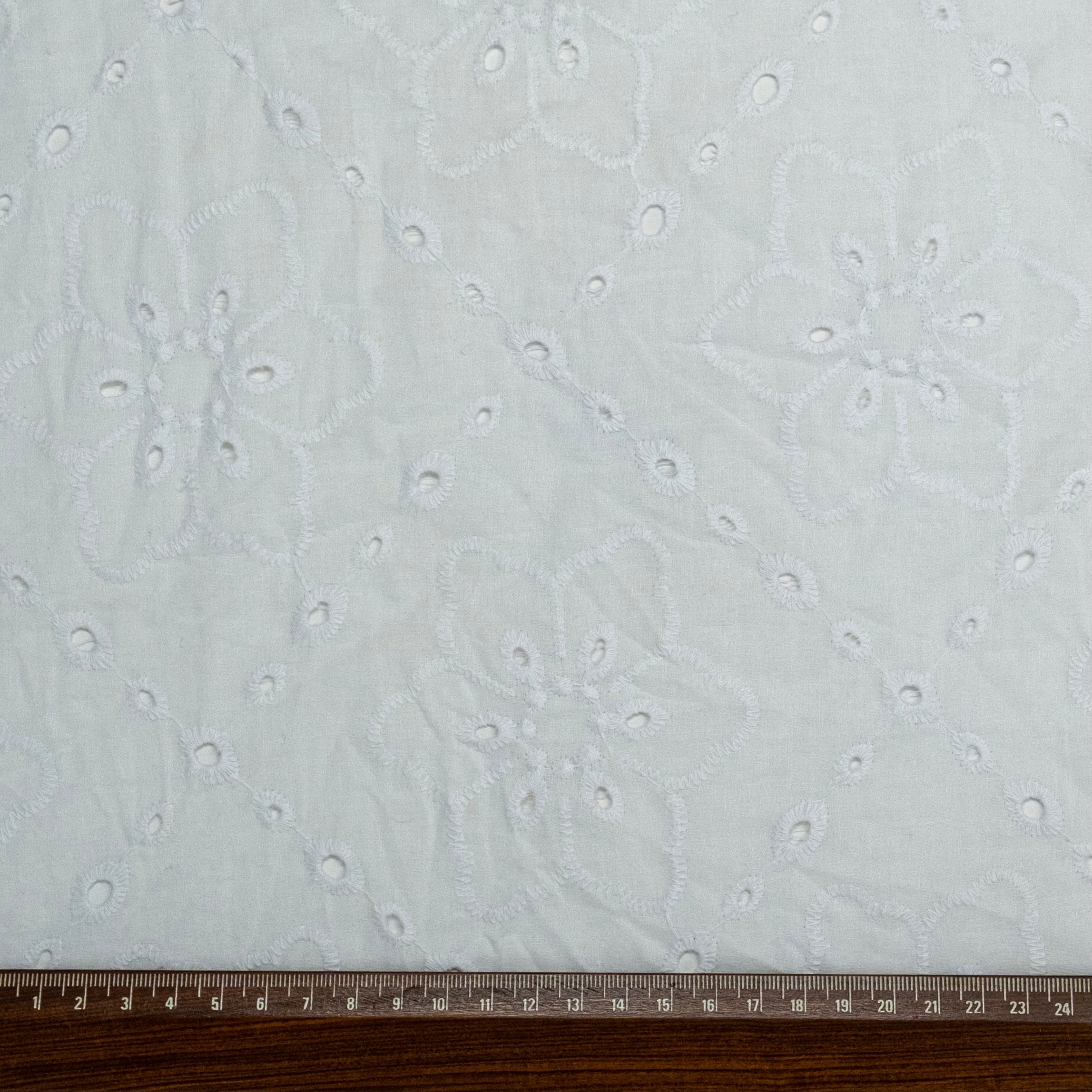 BORDADO INGLÉS AZAFRÁN BLANCO ÓPTICO