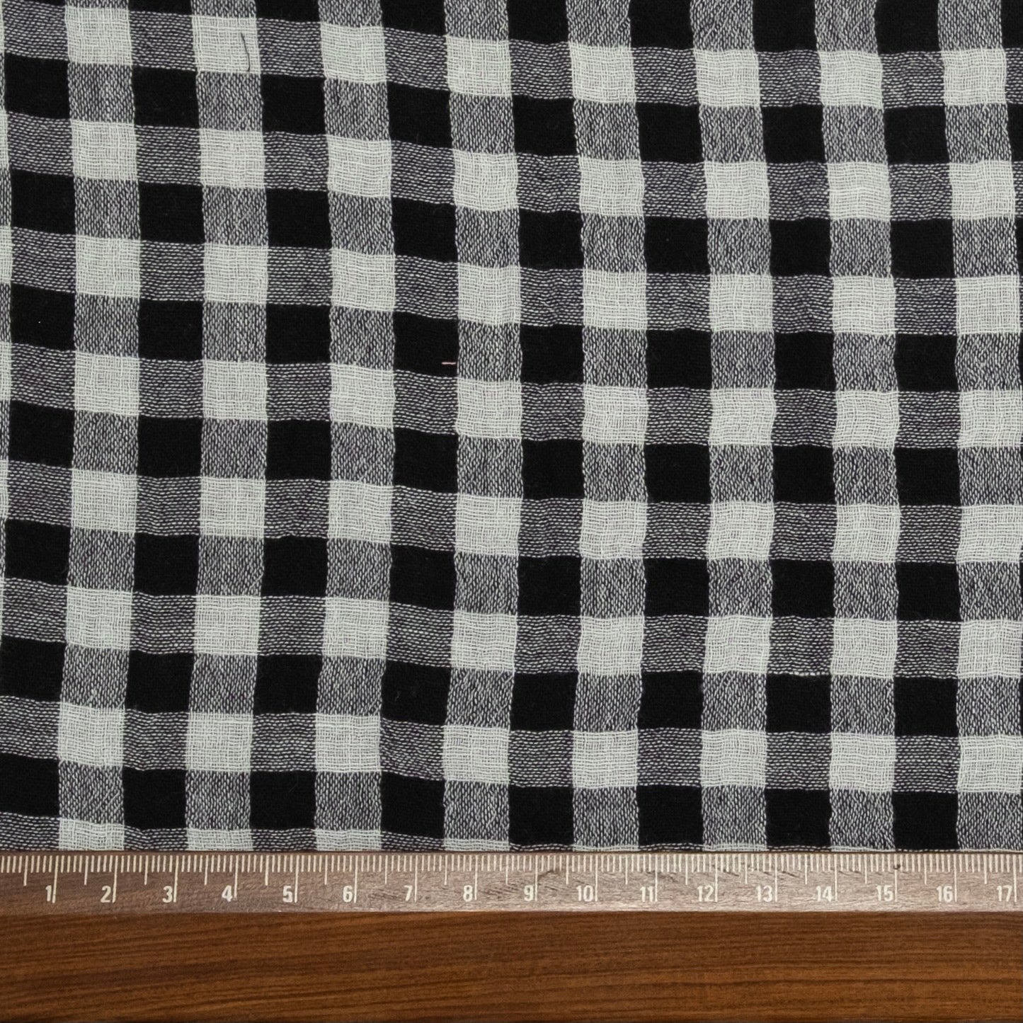 MUSELINA ESTAMPADA CUADROS NEGRA