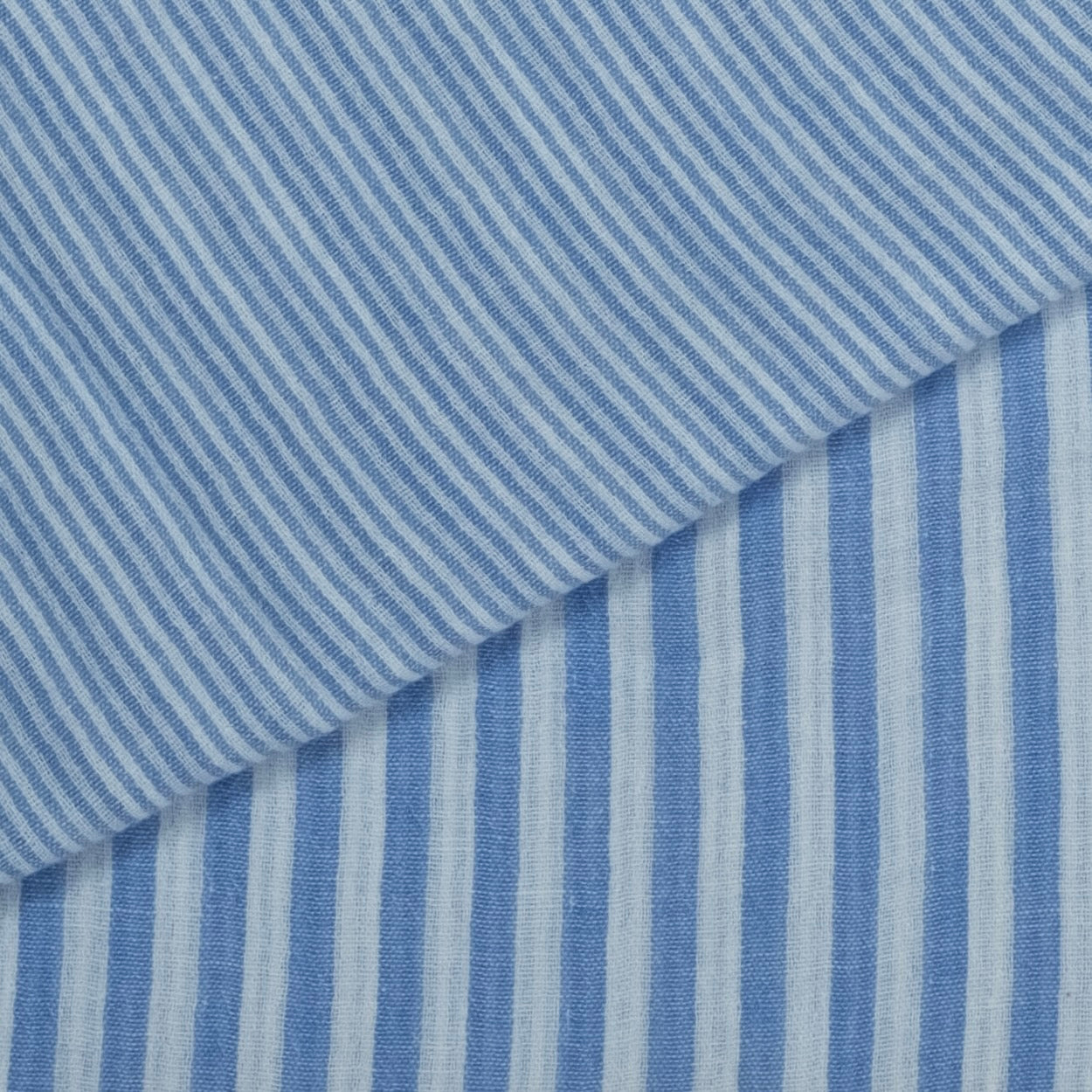 MUSELINA ESTAMPADA A RAYAS AZUL