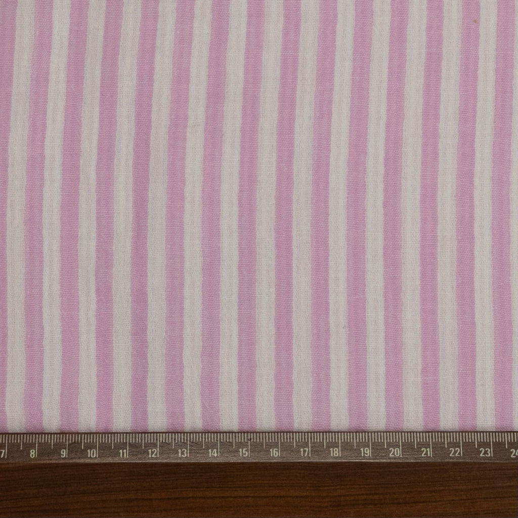 mousseline imprimée à rayures roses