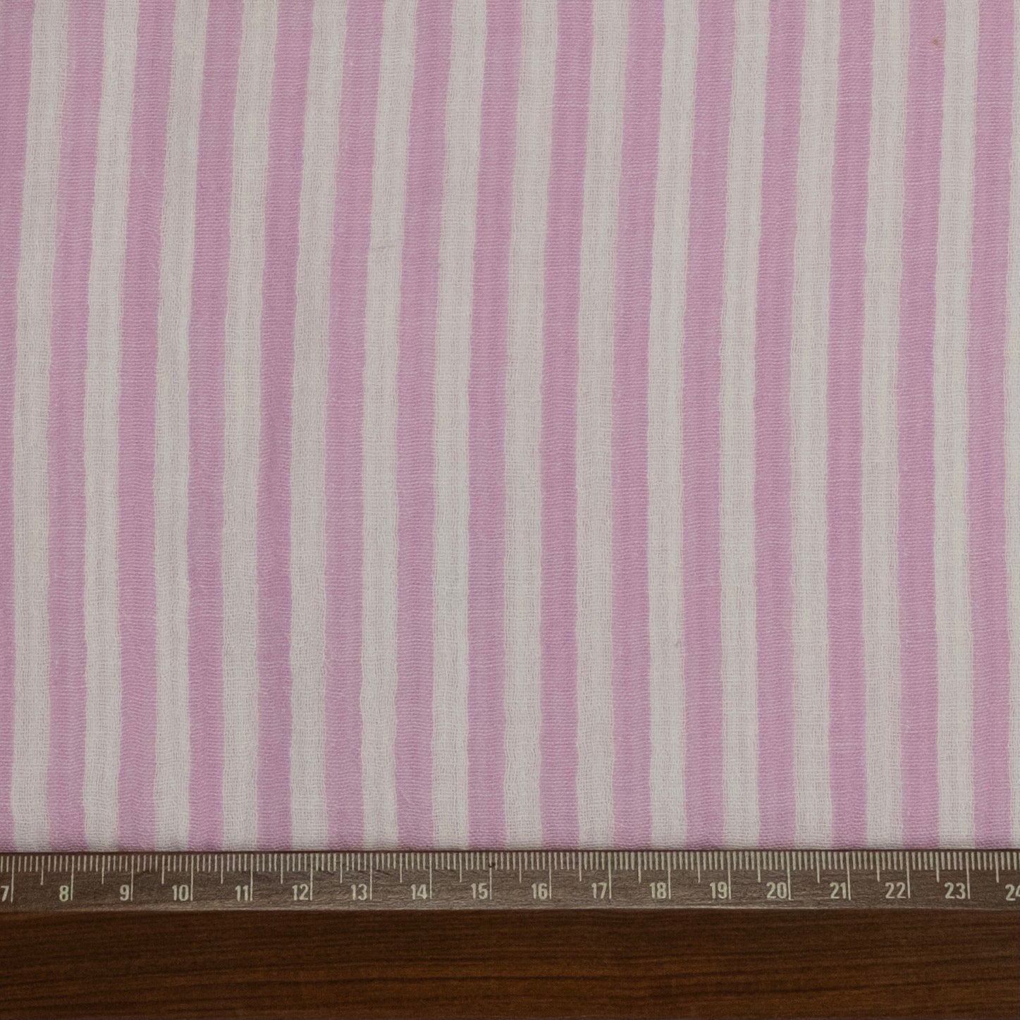 MUSELINA ESTAMPADA A RAYAS ROSA