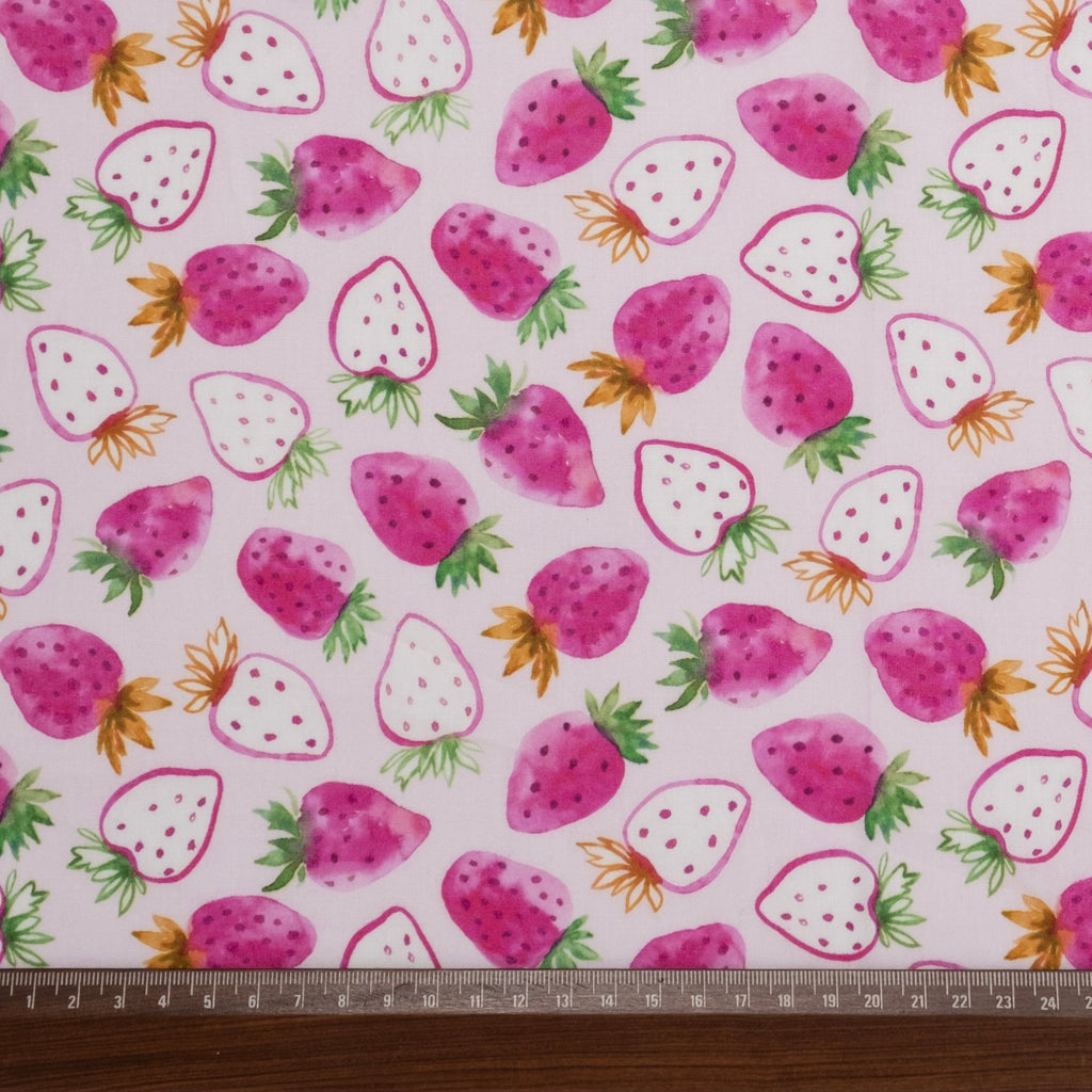 TISSU POPLIN IMPRIMÉ POUR ENFANTS - JARDIN DE FRAISES ROSE