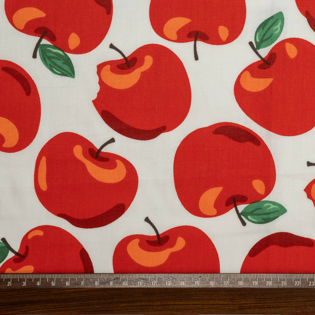 Popeline imprimée pour enfants avec des pommes rouges