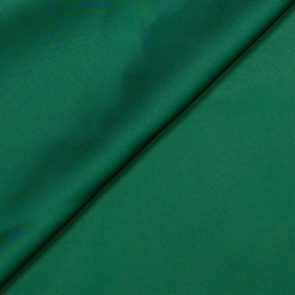 TISSU DE ROBE EN SATIN VERT