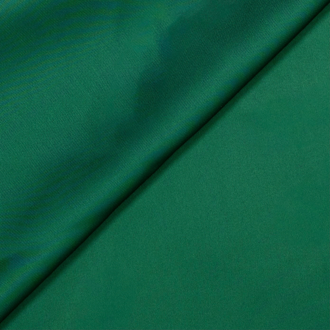 TISSU DE ROBE EN SATIN VERT