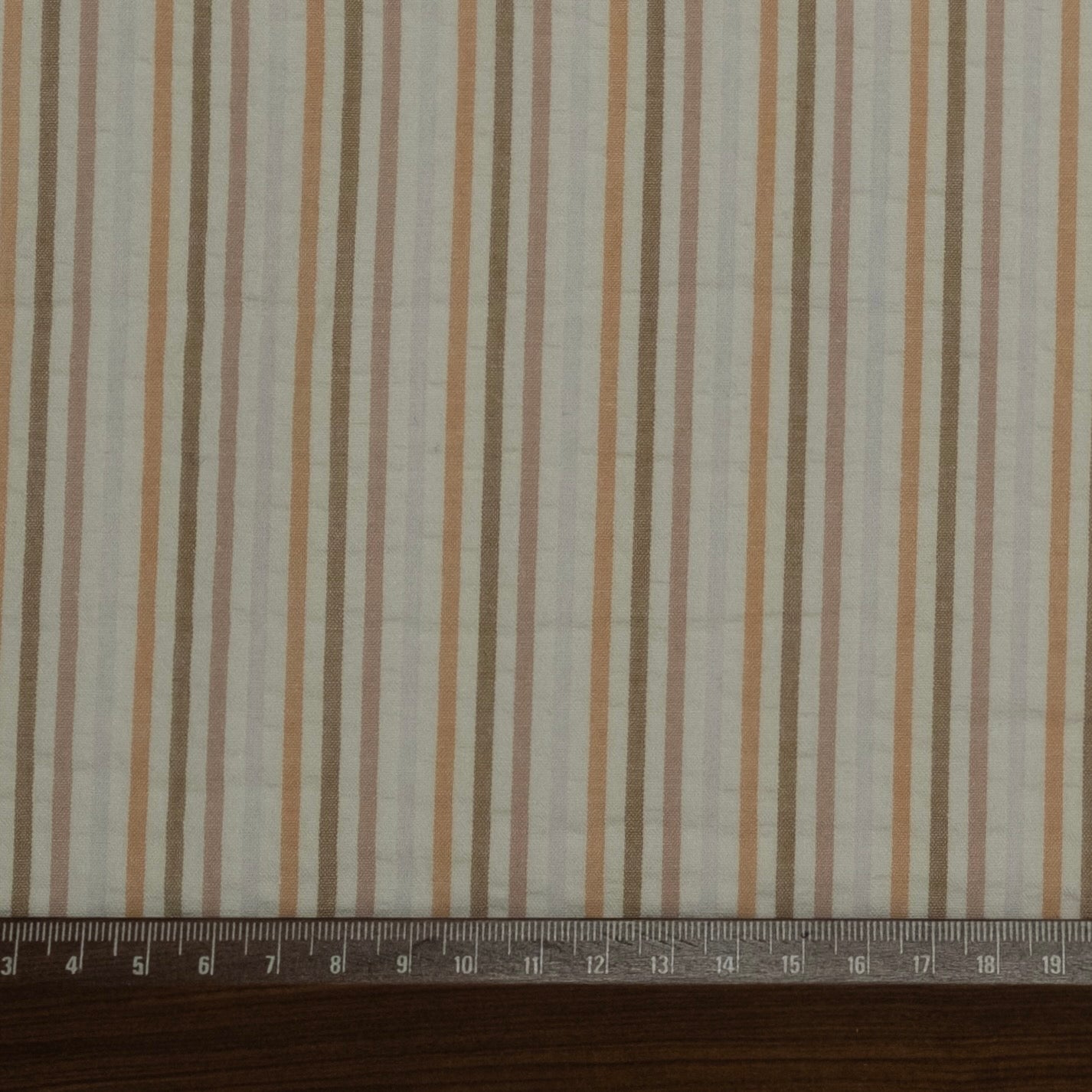 SEERSUCKER MIL RAYAS EN BLANCO